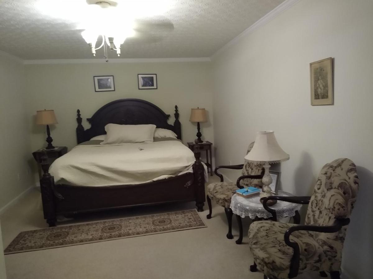 Serenity Hill Bed And Breakfast Brownsville Room photo